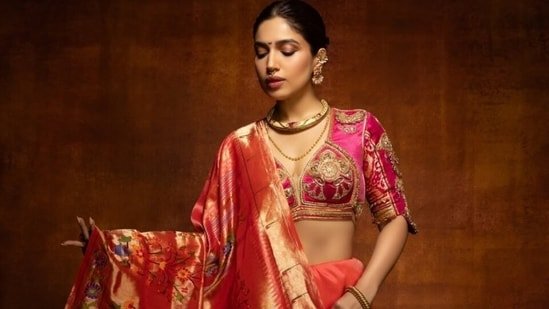 Bhumi Pednekar drapes herself in heritage for awards night in gold zari Paithani saree and traditional jewellery. Pics Bhumi Pednekar drapes herself in heritage for awards night in gold zari Paithani saree and traditional jewellery. Pics