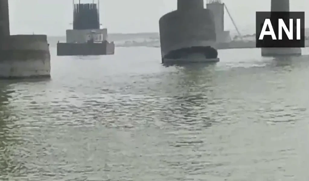 Bihar में एक और पुल पर संकट, लापरवाही से खतरे में Bhagalpur की लाइफलाइन Vikramshila Setu Bihar में एक और पुल पर संकट, लापरवाही से खतरे में Bhagalpur की लाइफलाइन Vikramshila Setu