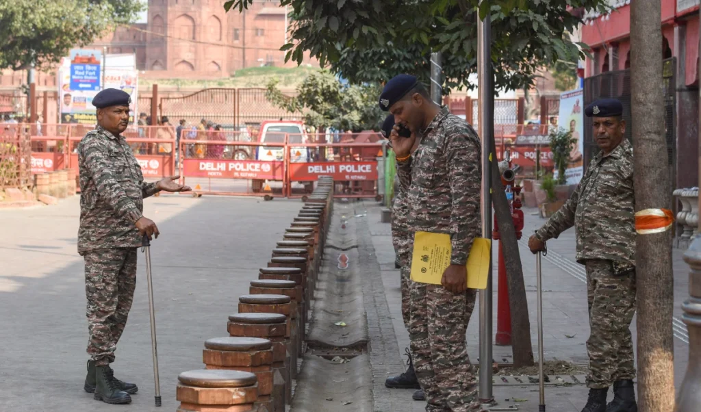 Delhi Holi | दिल्ली में ‘हर्बल’ के साथ ‘वेट’ होली! राजधानी में खुली रहेंगी शराब की दुकानें, हुड़दंगियों पर पुलिस का कड़ा पहरा Delhi Holi | दिल्ली में ‘हर्बल’ के साथ ‘वेट’ होली! राजधानी में खुली रहेंगी शराब की दुकानें, हुड़दंगियों पर पुलिस का कड़ा पहरा