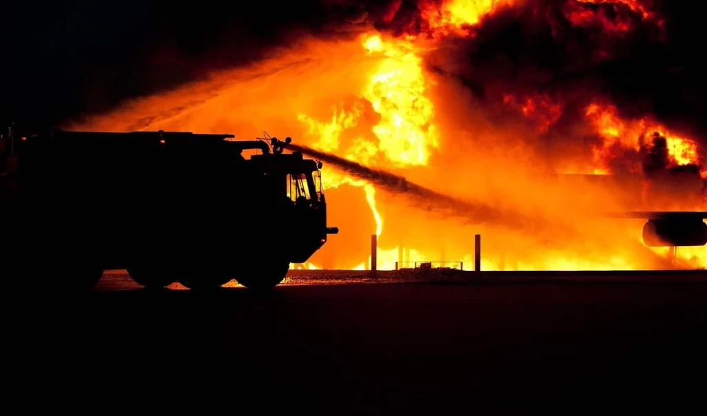 Delhi Paharganj Fire | पहाड़गंज में खिलौना गोदाम में लगी भीषण आग, मलबे से बरामद हुए दो जले हुए शव