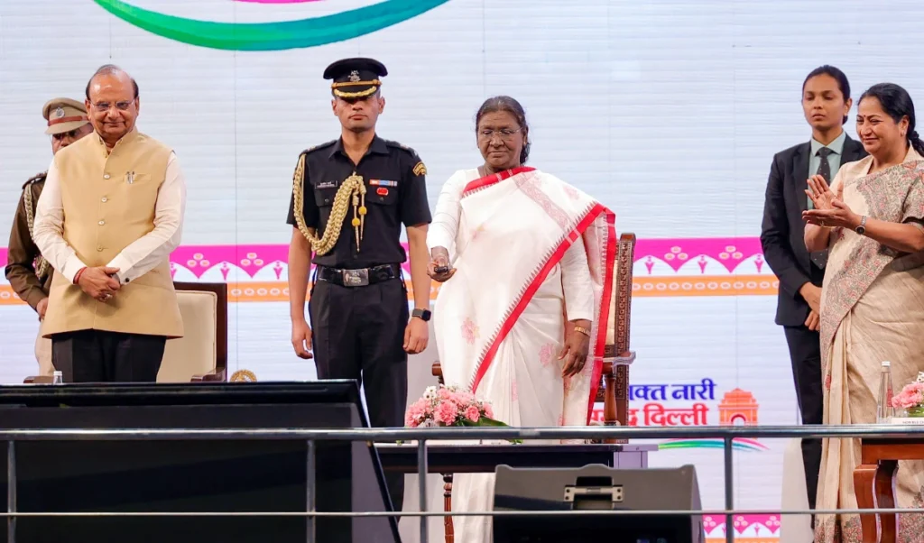 Delhi Public Transport में बड़ा बदलाव, Free Travel के लिए आया ‘Pink Saheli’ Smart Card Delhi Public Transport में बड़ा बदलाव, Free Travel के लिए आया ‘Pink Saheli’ Smart Card