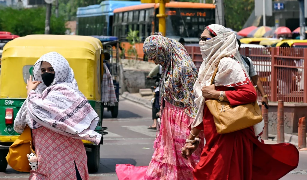 Delhi में समय से पहले ‘गर्मी’ की दस्तक! सामान्य से 5 डिग्री ऊपर पहुंचा पारा, हवा की गुणवत्ता ‘मध्यम’ श्रेणी में