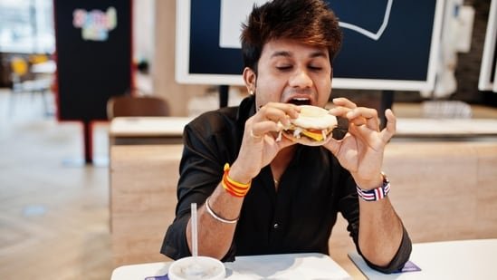 Does eating fast make you fat? Fortis bariatric surgeon shares 2 easy hacks to slow down: Smell your food… Does eating fast make you fat? Fortis bariatric surgeon shares 2 easy hacks to slow down: Smell your food…