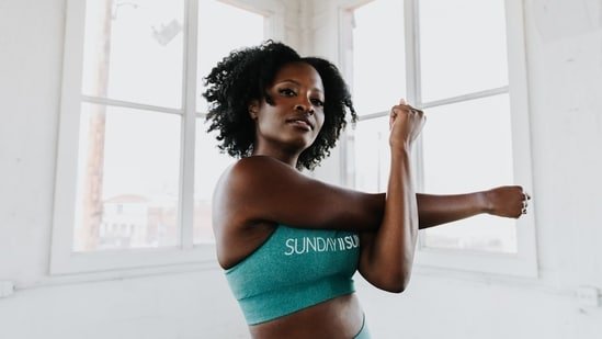 Fitness trainer shares exact blueprint to lose 2kg in April without visiting the gym: Lists home exercises with dumbbell Fitness trainer shares exact blueprint to lose 2kg in April without visiting the gym: Lists home exercises with dumbbell