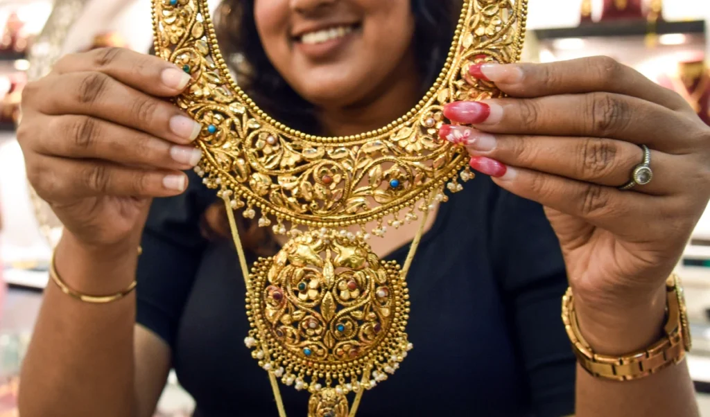 Gold-Silver Price Crash | बुलियन मार्केट में हाहाकार! सोने ने गंवाई साल भर की सारी बढ़त, चांदी भी 15,000 रुपये टूटी, जानें क्या हैं कारण