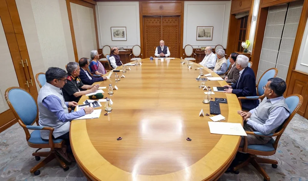 Gulf के हालात को देखते हुए India सतर्क, PM Modi ने की उच्चस्तरीय समीक्षा बैठक, लिये गये कई बड़े फैसले Gulf के हालात को देखते हुए India सतर्क, PM Modi ने की उच्चस्तरीय समीक्षा बैठक, लिये गये कई बड़े फैसले