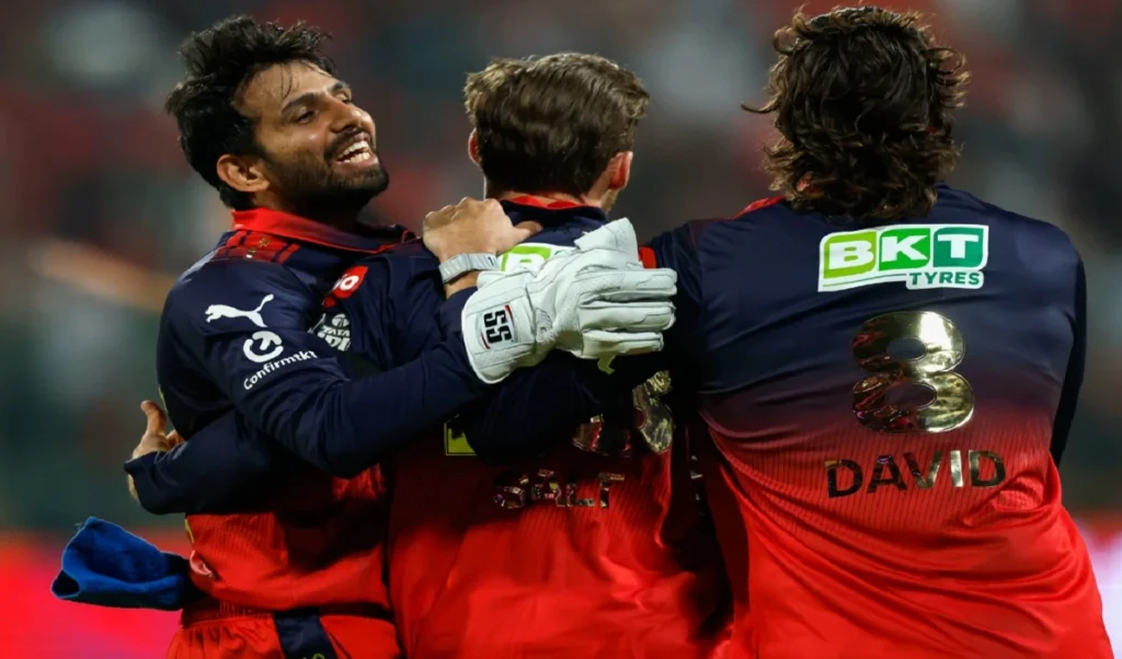 IPL 2026: फिल सॉल्ट की कैच पर मचा बवाल, माइकल वॉन ने उठाए सवाल IPL 2026: फिल सॉल्ट की कैच पर मचा बवाल, माइकल वॉन ने उठाए सवाल