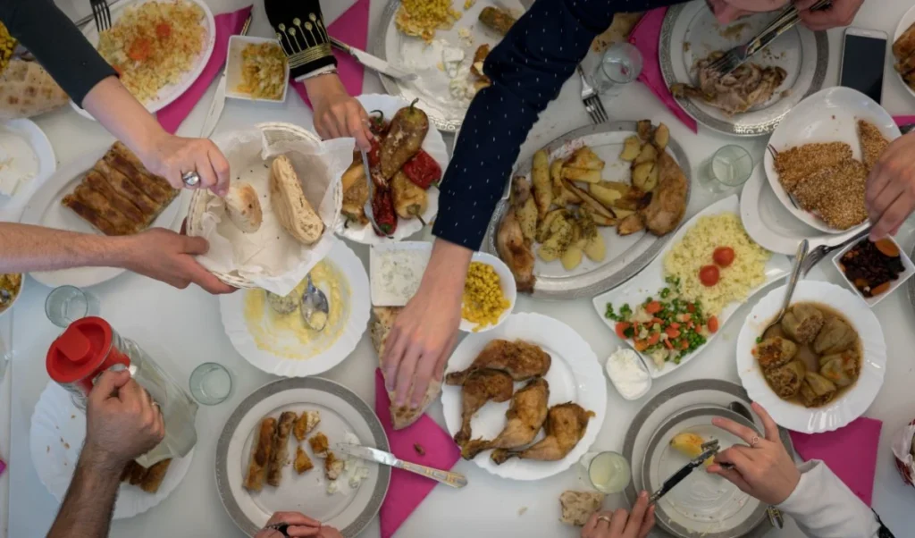 Iftar के बाद होती है एसिडिटी-सिरदर्द? Doctor की इन Health Tips से पूरे Ramadan 2026 रहें फिट