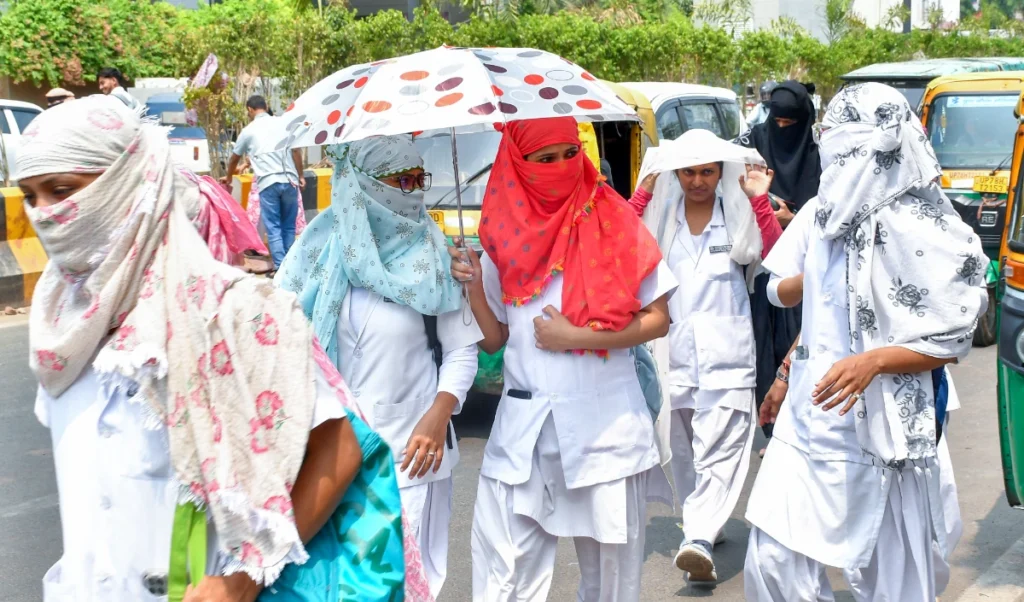 India Weather Update: दिल्ली-राजस्थान में रिकॉर्ड गर्मी, कई राज्यों में IMD का हीटवेव अलर्ट India Weather Update: दिल्ली-राजस्थान में रिकॉर्ड गर्मी, कई राज्यों में IMD का हीटवेव अलर्ट