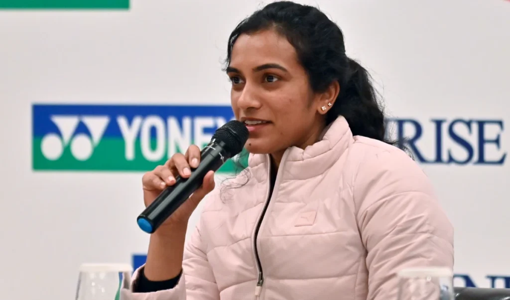 Iran-US टेंशन के बीच Dubai में फंसीं PV Sindhu, एयरपोर्ट पर धमाके से मची अफरातफरी Iran-US टेंशन के बीच Dubai में फंसीं PV Sindhu, एयरपोर्ट पर धमाके से मची अफरातफरी