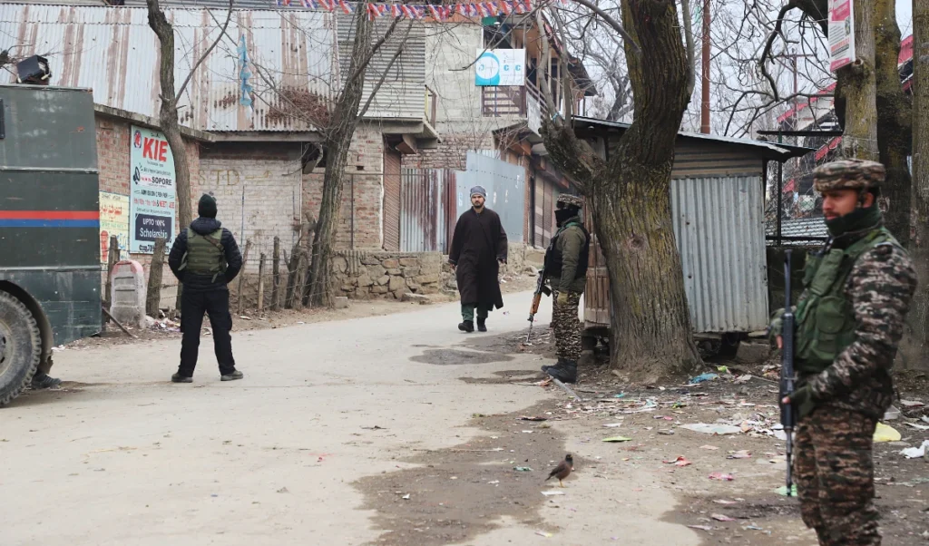 Jammu & Kashmir Uri Encounter | उरी में सुरक्षा बलों का बड़ा एक्शन! मुठभेड़ में पाकिस्तानी आतंकी ढेर, भारी मात्रा में गोला-बारूद बरामद Jammu & Kashmir Uri Encounter | उरी में सुरक्षा बलों का बड़ा एक्शन! मुठभेड़ में पाकिस्तानी आतंकी ढेर, भारी मात्रा में गोला-बारूद बरामद