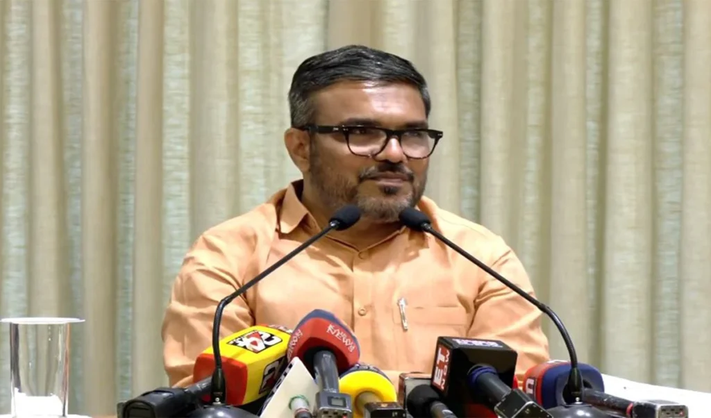 Kerala का स्वच्छता में बड़ा कीर्तिमान, Minister MB Rajesh बोले- Top 100 Clean Cities में शामिल Kerala का स्वच्छता में बड़ा कीर्तिमान, Minister MB Rajesh बोले- Top 100 Clean Cities में शामिल