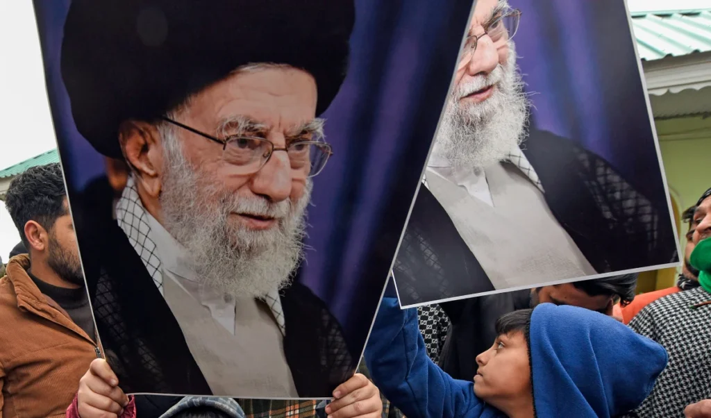 Khamenei का कौन है Secret उत्तराधिकारी? Iran की सर्वोच्च परिषद ने नाम पर लगाई मुहर, जल्द होगा ऐलान।