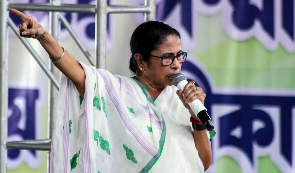 Kolkata की सड़कों पर Mamata Banerjee, गैस संकट और महंगाई पर केंद्र के खिलाफ हल्ला बोल