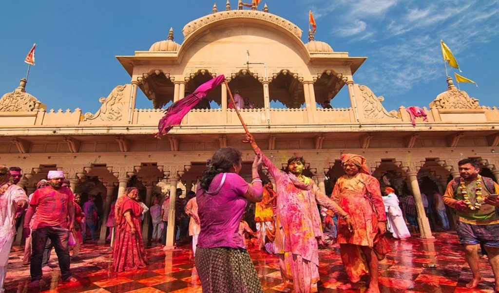 Lathmar Holi: Barsana की World Famous लट्ठमार होली, जानें क्यों राधा की सखियों की लाठियां खाते थे कान्हा Lathmar Holi: Barsana की World Famous लट्ठमार होली, जानें क्यों राधा की सखियों की लाठियां खाते थे कान्हा