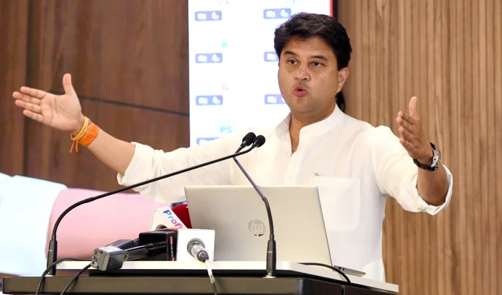 Madhya Pradesh Digital Village | डिजिटल क्रांति का नया अध्याय! गुना के उमरी में खुला देश का पहला 'फिजिटल' सेवा केंद्र, Jyotiraditya Scindia ने किया शुभारंभ