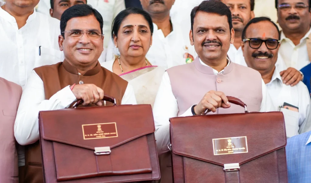 Maharashtra Budget 2026: किसानों का 2 लाख का कर्ज माफ, ‘लाडली बहिन’ Scheme भी रहेगी जारी