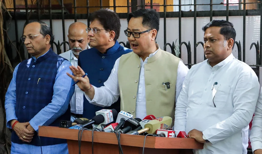 Mamata Banerjee के भड़काऊ बयान के खिलाफ BJP पहुँची चुनाव आयोग, TMC प्रमुख को प्रचार से प्रतिबंधित करने की माँग