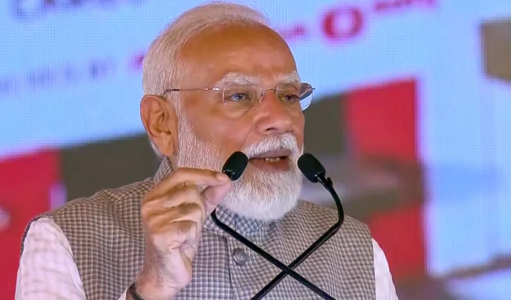 Mann Ki Baat में West Asia Crisis पर PM Modi का राष्ट्र को संदेश, बोले- इस संकट को मिलकर हराएंगे Mann Ki Baat में West Asia Crisis पर PM Modi का राष्ट्र को संदेश, बोले- इस संकट को मिलकर हराएंगे