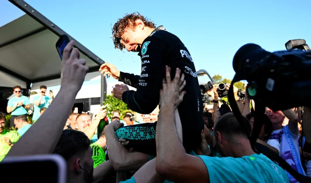 Mercedes का Shanghai में डबल धमाल, Kimi Antonelli बने चैंपियन, George Russell ने हासिल किया दूसरा स्थान।