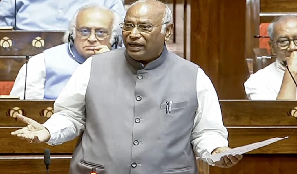 Middle East Crisis: Kharge का सरकार पर वार, बोले- PM Modi ने विदेश नीति का सरेंडर कर दिया