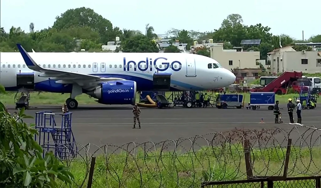 Middle East Crisis का बड़ा असर, IndiGo ने लगाया Fuel Surcharge, अब हवाई सफर होगा महंगा