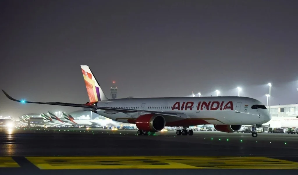 Middle East संकट का हवाई यात्रा पर बड़ा असर, Air India की Dubai की कई उड़ानें कैंसिल, यात्री परेशान