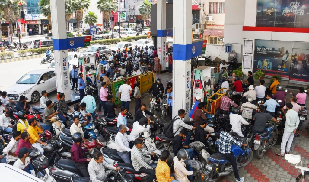 Middle East संकट के बीच Government का आश्वासन, देश में पर्याप्त Fuel Stock, Commercial LPG सप्लाई 70% बहाल