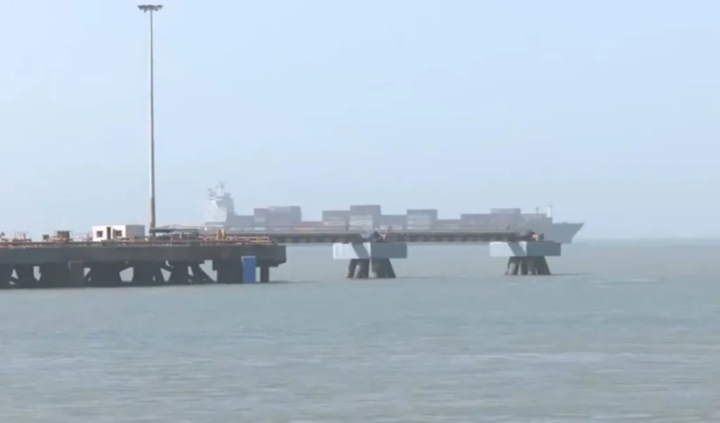 Middle East संकट के बीच बड़ी राहत, Strait of Hormuz पार कर भारत लौट रहे जहाज, सभी नाविक सुरक्षित