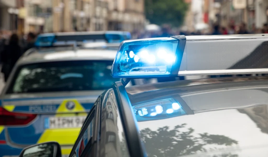 New York LaGuardia Airport पर बड़ा हादसा! Air Canada Express का विमान ग्राउंड ट्रक से टकराया, कई यात्री घायल