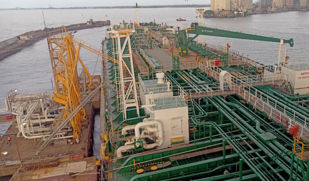 No Fuel Crisis in Sri Lanka! लंका IOC ने दिया 'सेफ पैसेज' का भरोसा, जयशंकर और विजिथा हेरथ की वार्ता के बाद बड़ी राहत