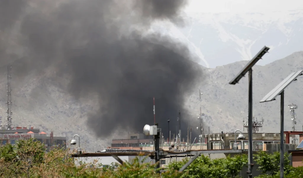 Pakistan-Afghanistan War | काबुल धमाकों से दहला! अफगानिस्तान और पाकिस्तान के बीच 'खुली जंग' शुरू, हवाई हमलों में भारी नुकसान Pakistan-Afghanistan War | काबुल धमाकों से दहला! अफगानिस्तान और पाकिस्तान के बीच 'खुली जंग' शुरू, हवाई हमलों में भारी नुकसान