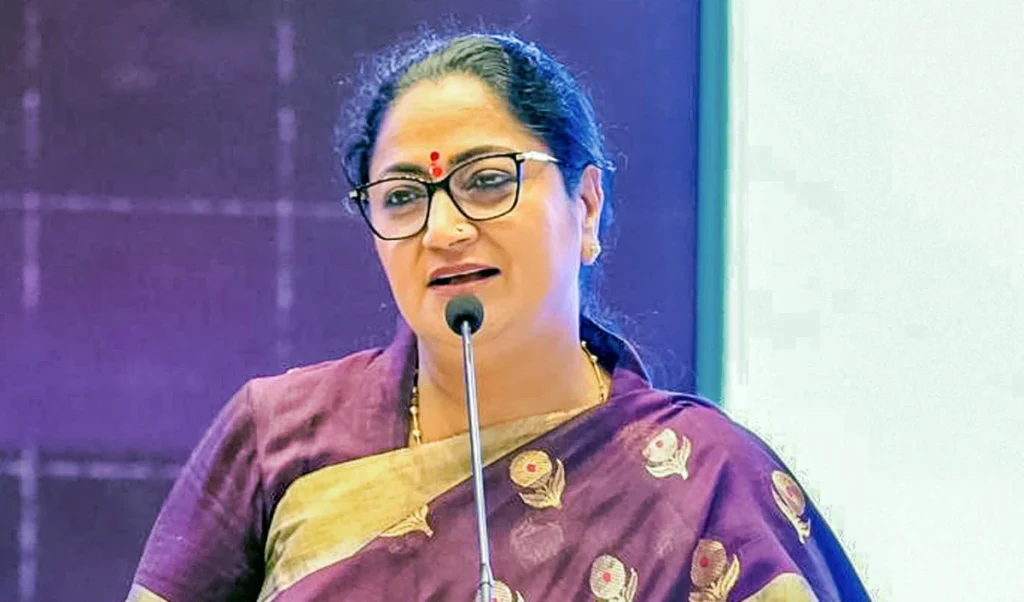 Pink Saheli Card पर अफवाहों को CM Rekha Gupta ने बताया Fake, बोलीं- AAP जानबूझकर फैला रही है भ्रम Pink Saheli Card पर अफवाहों को CM Rekha Gupta ने बताया Fake, बोलीं- AAP जानबूझकर फैला रही है भ्रम