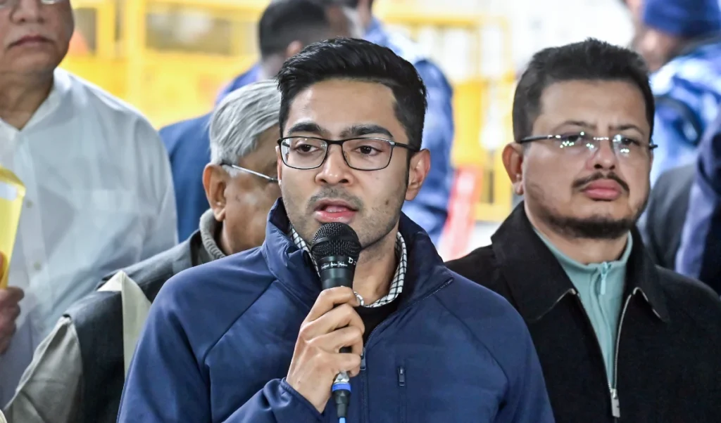 Politics of West Bengal | Abhishek Banerjee का Amit Shah पर तीखा हमला, ‘अगर ‘साफ छवि’ की बात करते हैं, तो इस्तीफा दें’