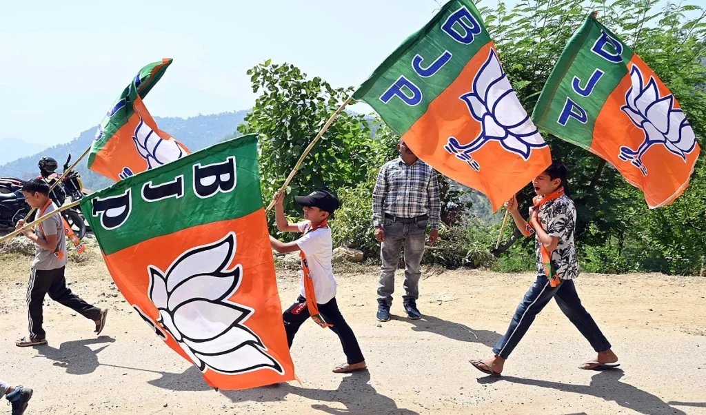 Puducherry में चुनावी घमासान तेज, BJP ने जारी की 9 उम्मीदवारों की पहली List, जानें सियासी समीकरण Puducherry में चुनावी घमासान तेज, BJP ने जारी की 9 उम्मीदवारों की पहली List, जानें सियासी समीकरण