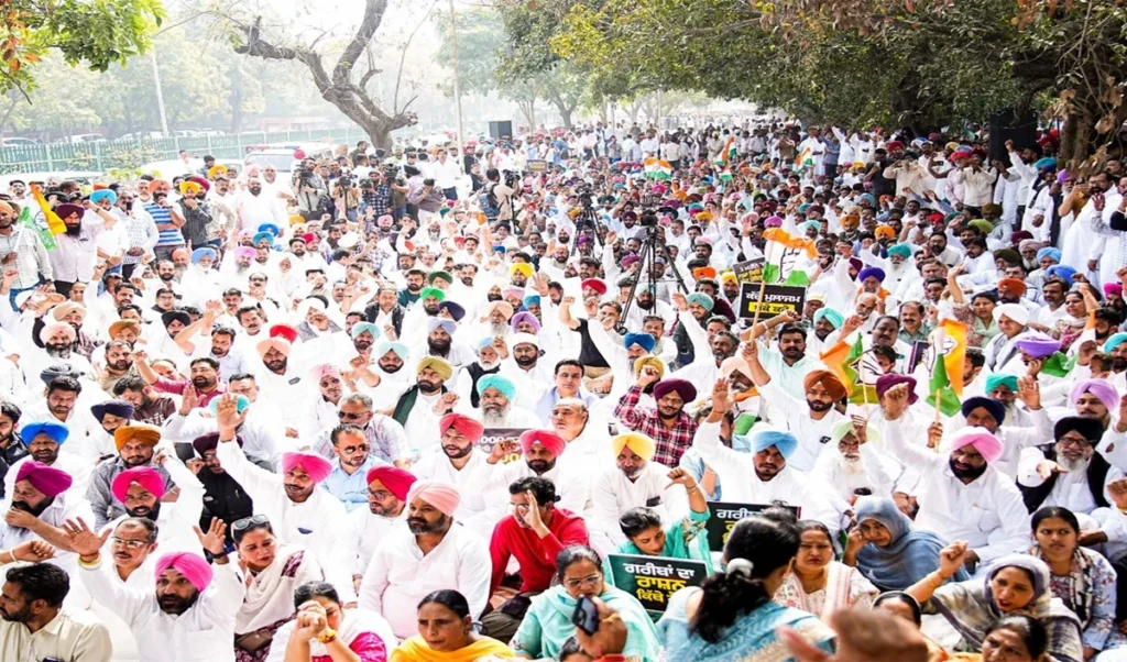 Punjab में AAP Govt पर Congress का हल्ला बोल, Raja Warring बोले- वादे भूले, कर्ज में डुबोया