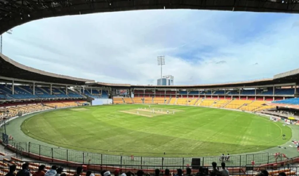 RCB vs SRH  Weather Report: बारिश में धुल जाएगा आरसीबी बनाम सनराइजर्स हैदराबाद मुकाबला? जानें कैसा रहेगा बेंगलुरु का मौसम