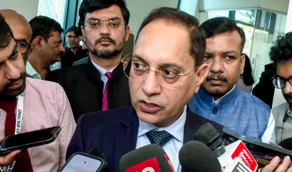 SEBI चेयरमैन का बड़ा ऐलान: RBI के साथ मिलकर Corporate Bond Market में लाएंगे नई क्रांति SEBI चेयरमैन का बड़ा ऐलान: RBI के साथ मिलकर Corporate Bond Market में लाएंगे नई क्रांति