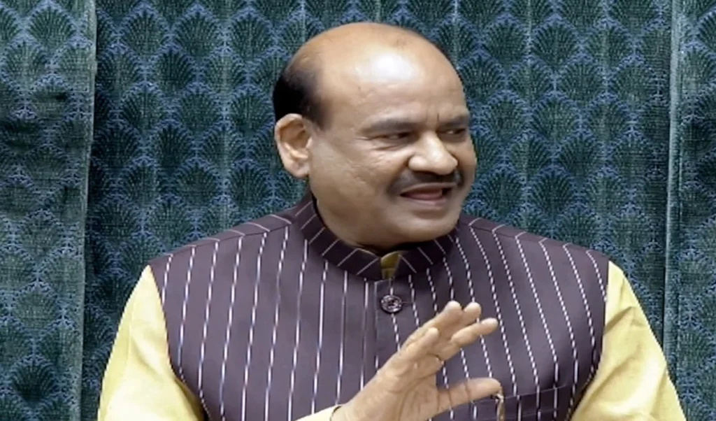 Sansad Diary: Lok Sabha में शांत हुआ हंगामा, Rajya Sabha में TMC का Walkout, LPG पर तीखी बहस Sansad Diary: Lok Sabha में शांत हुआ हंगामा, Rajya Sabha में TMC का Walkout, LPG पर तीखी बहस