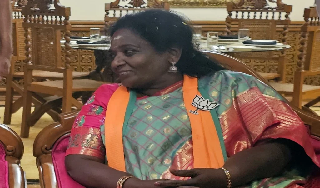 Tamil Nadu में Periyar पर सियासी संग्राम, BJP बोली- हमारी Ideology दिखाने में क्या गलत?