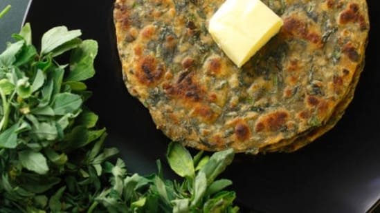 Travel-Friendly Thepla Recipe: Healthy and Fresh Breakfast Option for Weight Loss Travel-Friendly Thepla Recipe: Healthy and Fresh Breakfast Option for Weight Loss