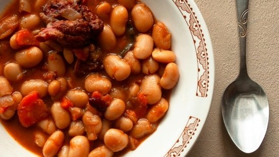 UK surgeon explains why you should add more beans to your diet: ‘50g of beans per day lowers risk of death by 6%’ UK surgeon explains why you should add more beans to your diet: ‘50g of beans per day lowers risk of death by 6%’