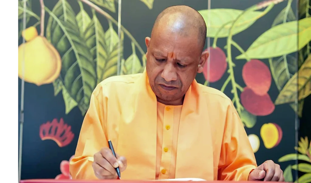 UP के हर गांव तक अब दौड़ेगी बस, Yogi Cabinet ने ‘ग्राम परिवहन योजना’ को दी मंजूरी