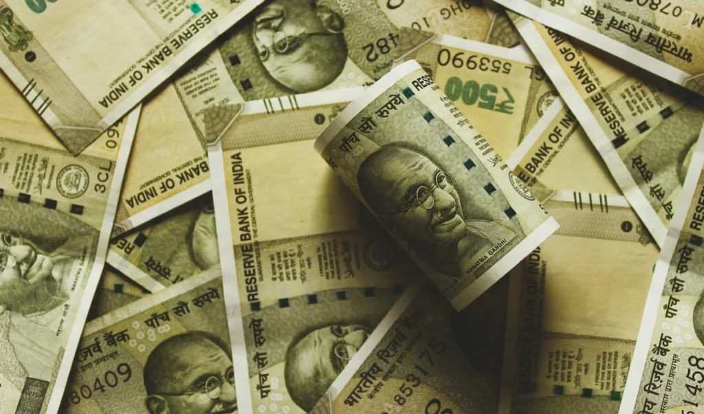 US Dollar की मजबूती और मिडिल ईस्ट संकट ने बढ़ाई Indian Rupee की टेंशन, 92.43 के सर्वकालिक निचले स्तर पर पहुंचा