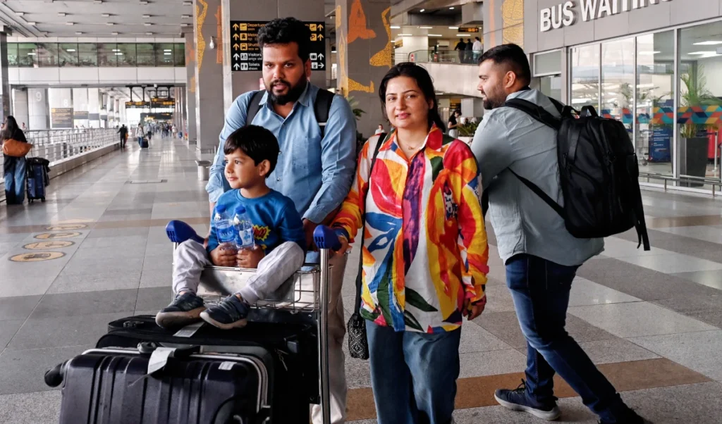 West Asia Conflict | कतर में फंसे 500 से अधिक भारतीयों की वतन वापसी, दूतावास ने जारी की ‘खतरनाक मलबे’ से बचने की चेतावनी