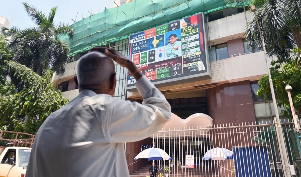 West Asia Crisis का कहर, Stock Market में हाहाकार, Sensex 1000 अंक से ज्यादा टूटा West Asia Crisis का कहर, Stock Market में हाहाकार, Sensex 1000 अंक से ज्यादा टूटा