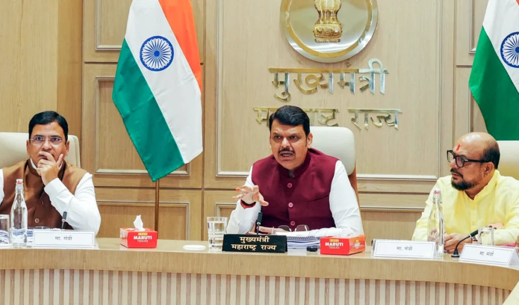 West Asia में फंसे भारतीयों पर Devendra Fadnavis का बड़ा बयान, ‘2-3 दिन में होगी सुरक्षित वापसी’