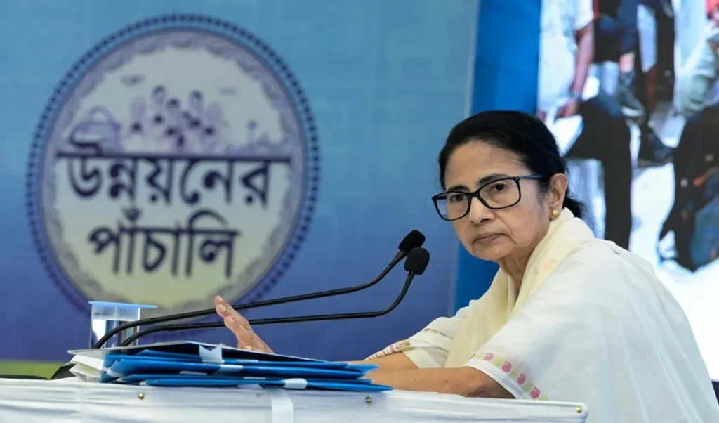 West Bengal का Political Map: एक दशक में लेफ्ट साफ, 2026 में अब ममता-BJP की सीधी फाइट