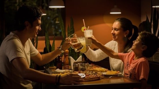 What is the right time to have dinner? Gastroenterologist explains benefits of fixing schedule What is the right time to have dinner? Gastroenterologist explains benefits of fixing schedule