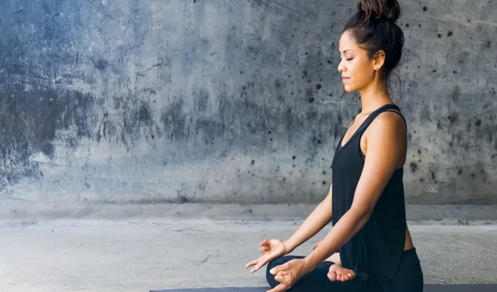 Yogasana: Yoga का पावरहाउस है 'विपरीत करणी' आसन, Stress और Aging की होगी छुट्टी